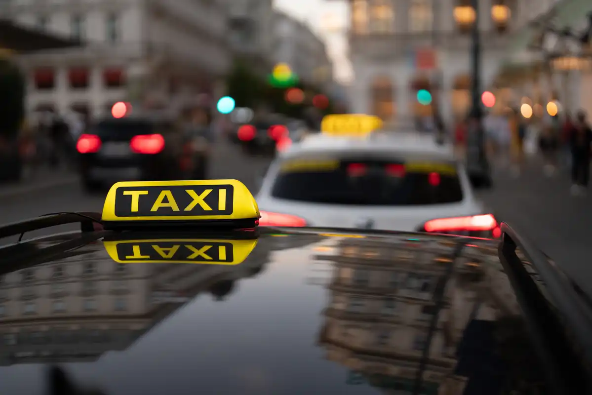 Differenza tra taxi e NCC nel Salento